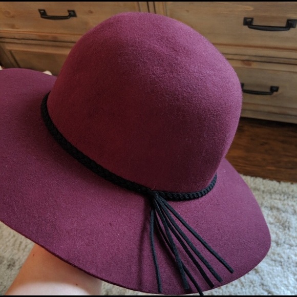 Lulus Accessories - Lulu's Lucy Love Burgundy Hat